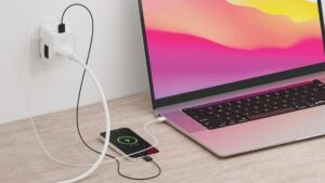 ADAPTATEUR DE VOYAGE UNIVERSEL MUV 65W PD AVEC USB SKROSS