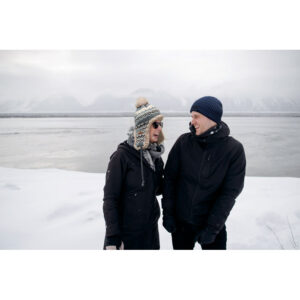 BONNET TRICOTE AVEC OREILLETTES ET POMPOM YULONG