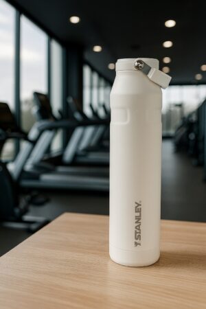 BOUTEILLE D'EAU DE 1.06L AVEC PAILLE RABATTABLE STANLEY® ICEFLOW™ 2.0